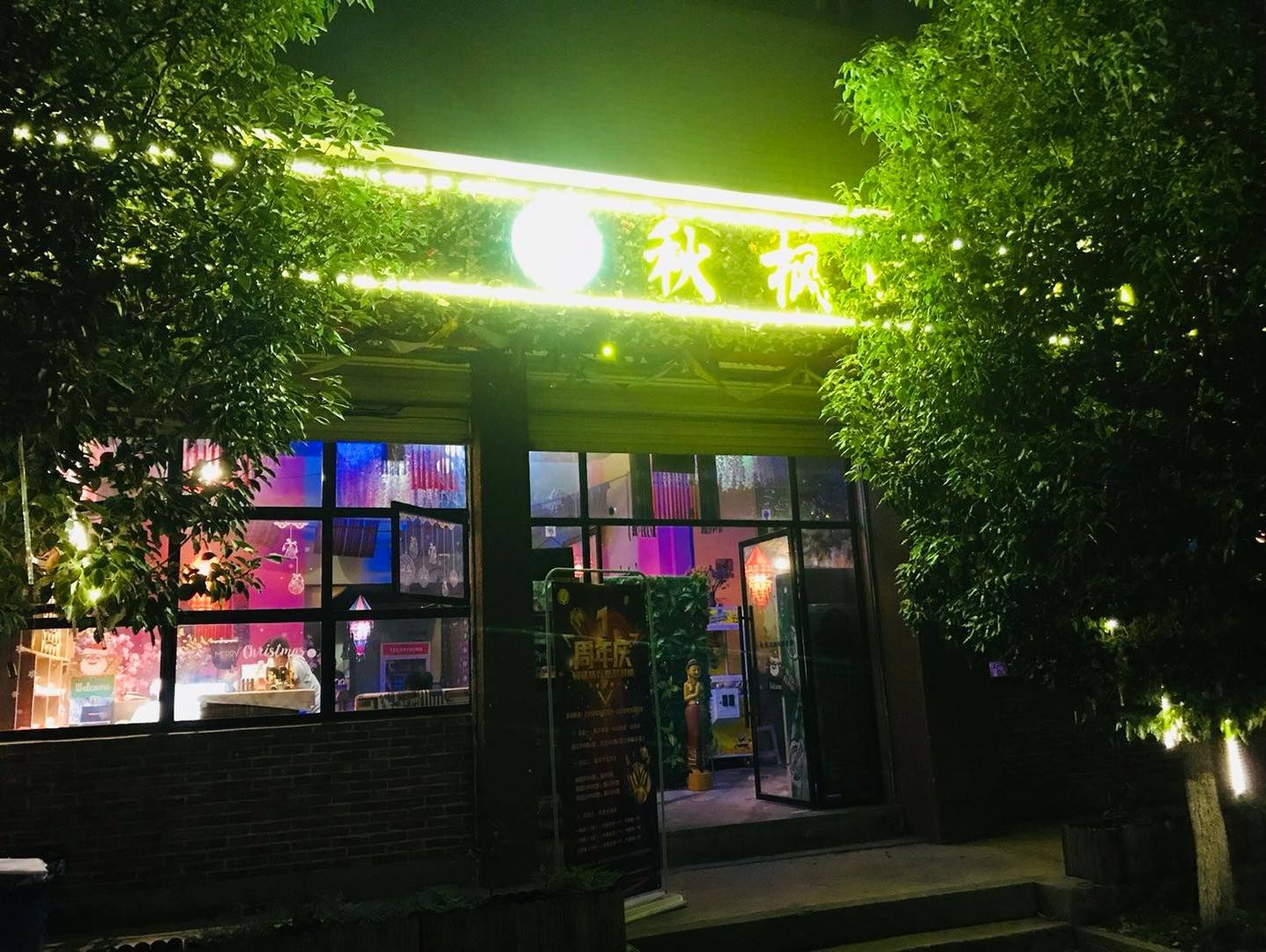 長(zhǎng)沙辦公室裝修、門(mén)面店鋪裝修設(shè)計(jì)公司卓正裝飾提出的日式大眾酒館店鋪裝修方案效果圖